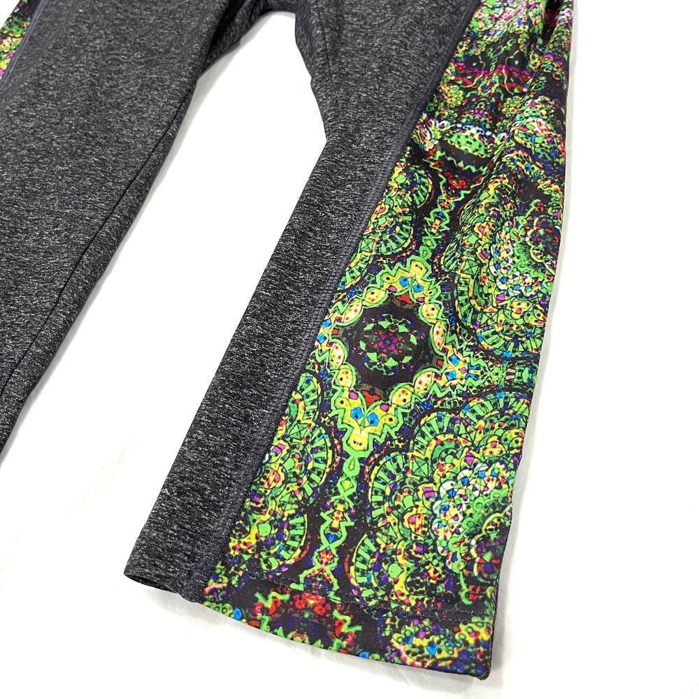 LuLaRoe "Jade" Capri Exercise Yoga Leggings in Gray w Kaleidoscope Print. Med - Picture 2 of 8